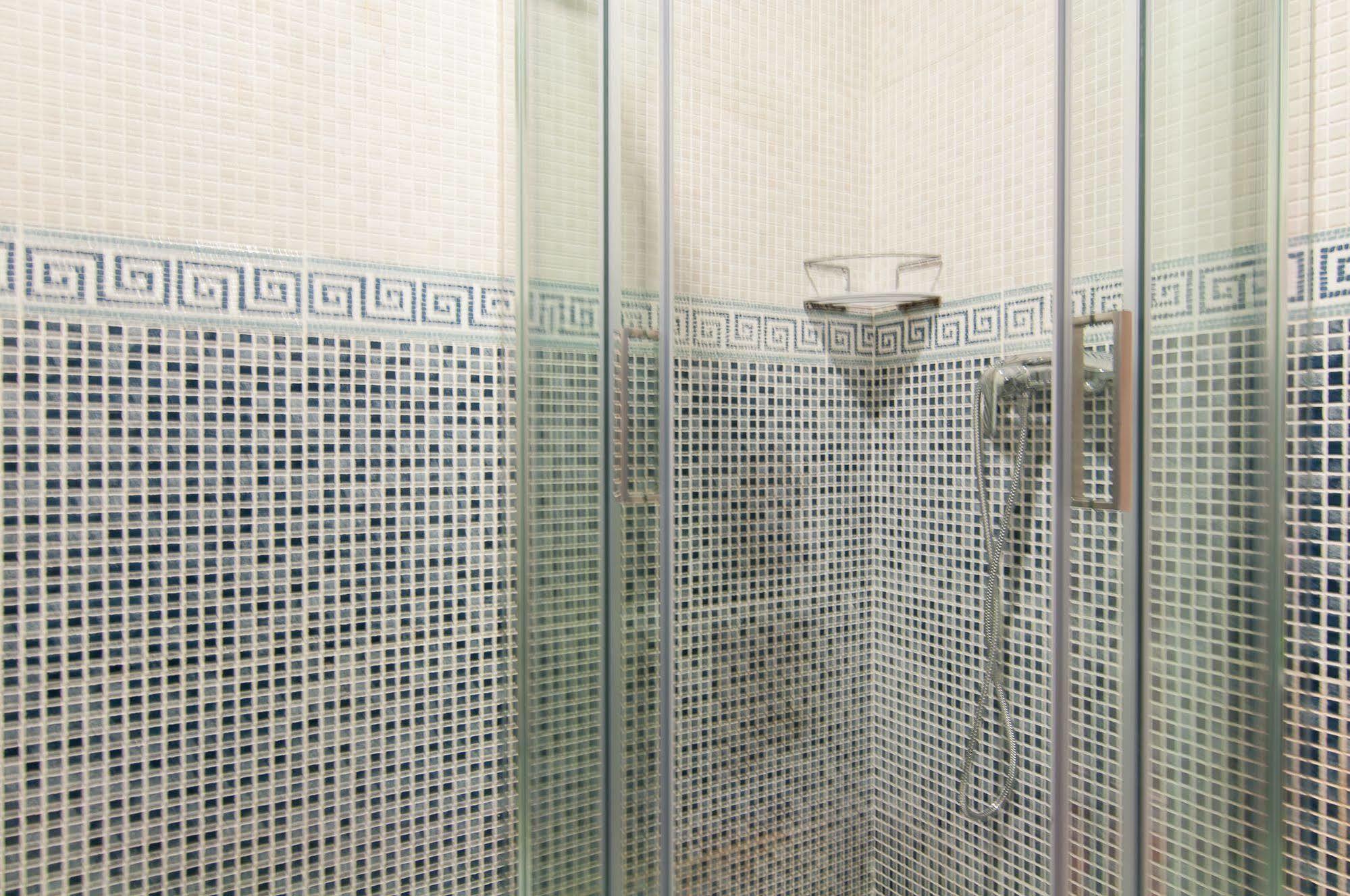 Bbarcelona Apartments Gaudi Avenue Flats Екстер'єр фото
